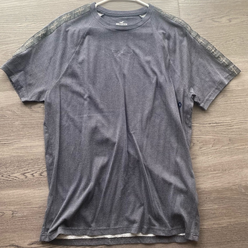 Hollister T-shirt size large